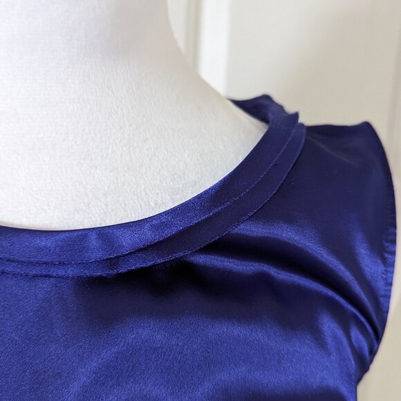 Tahari sleeveless satiny top- Size XS Great Condition - Picture 5 of 12